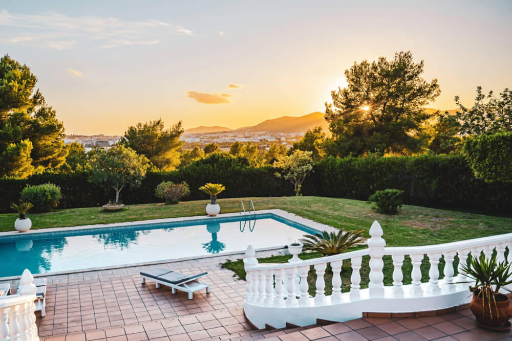 Gepflegter Garten mit Swimmingpool auf Mallorca